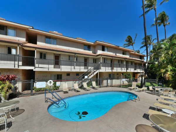 Luxury Oceanfront Condo in West Maui - Stunning Views & Amenities